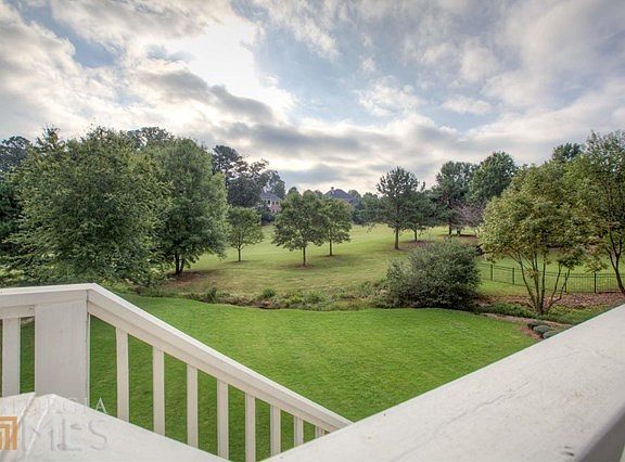 panoramic golf course views