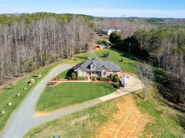 1284 Pitzer Rd, Walnut Cove, NC 27052