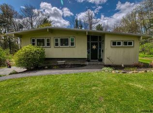 2138 Appletree Ln, Niskayuna, NY 12309