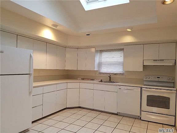 5th image of 45 Dennis Ln