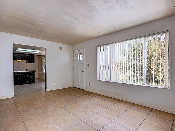 3rd image of 8416 W Glenrosa Ave