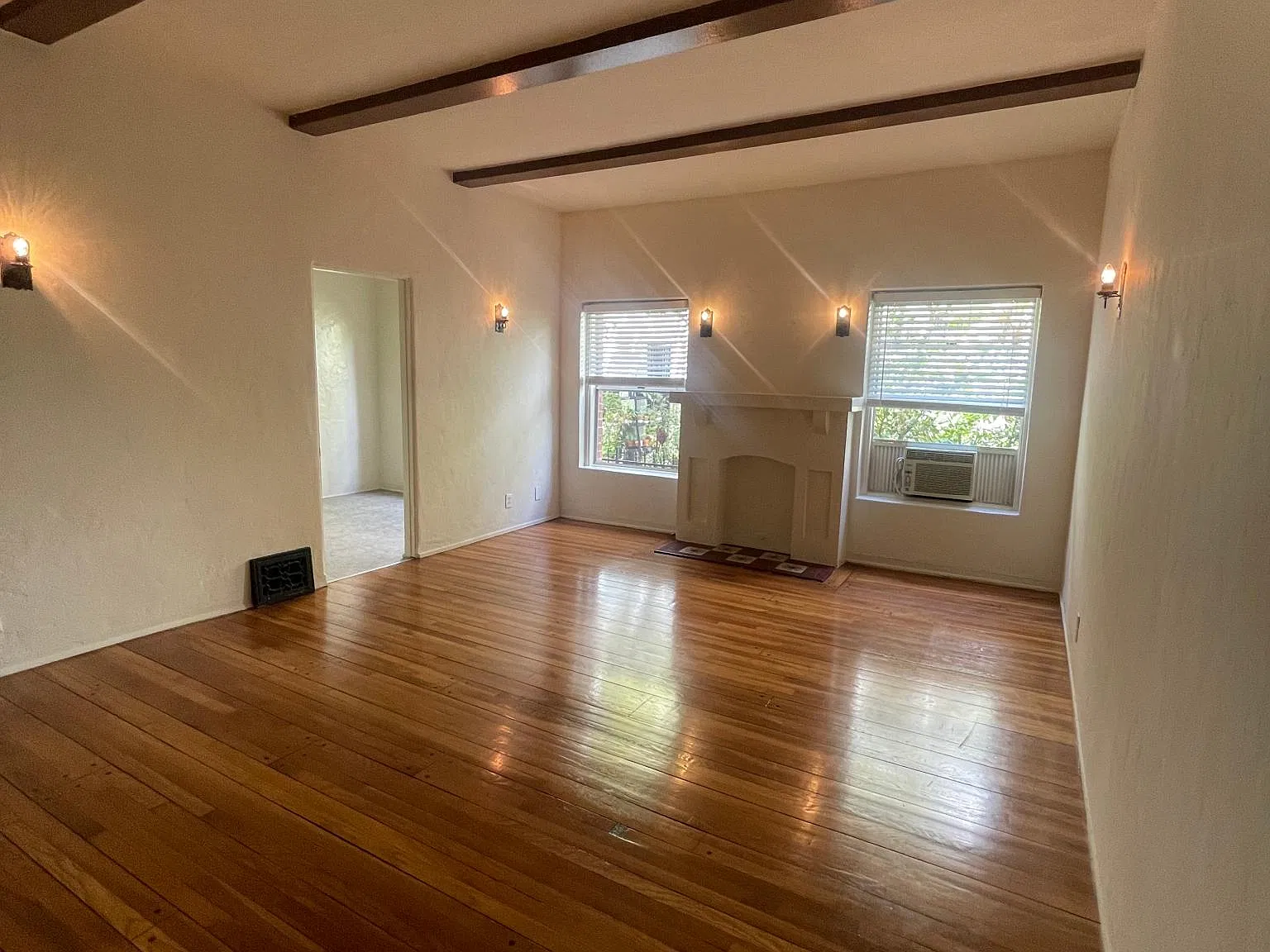 2 bed, 1.5 bath, 1000 sqft, $3,600 — Photo 4
