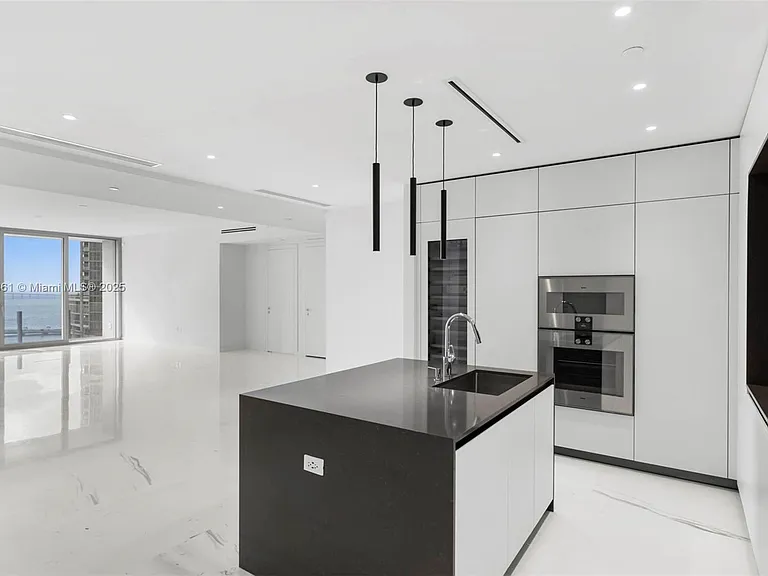 300 Biscayne Blvd #1403 — Photo 25