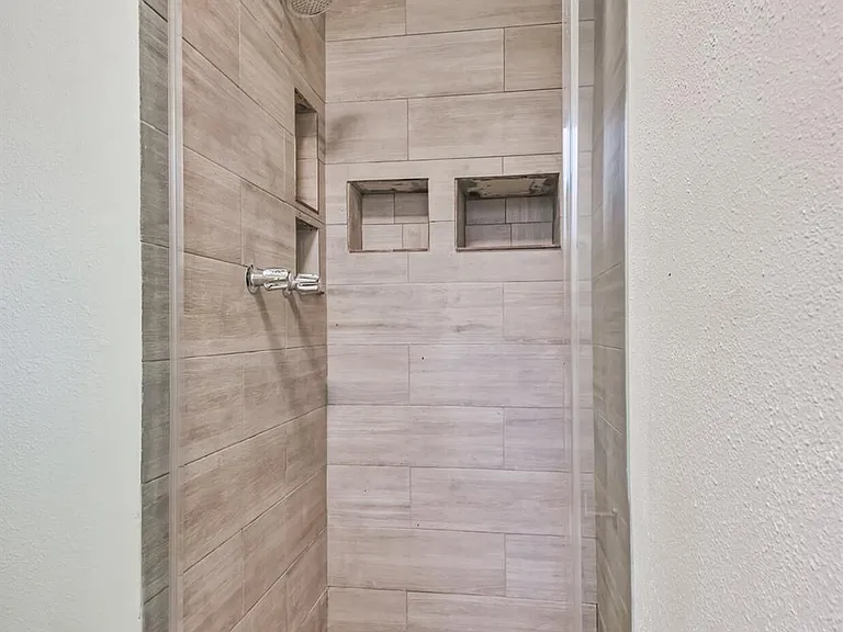 9719 Halkirk St — Photo 19