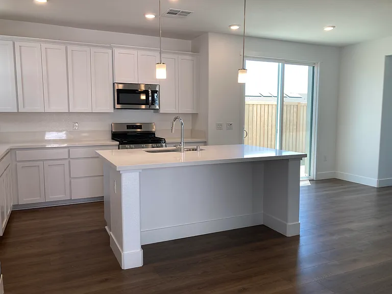 2194 Grady Cir — Photo 4