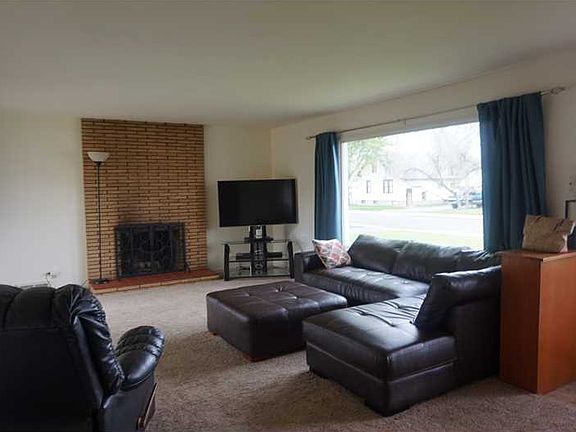 3rd image of 815 Avenue B