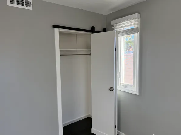 8046 Kilpatrick Ave APT 201, Skokie, IL 60076