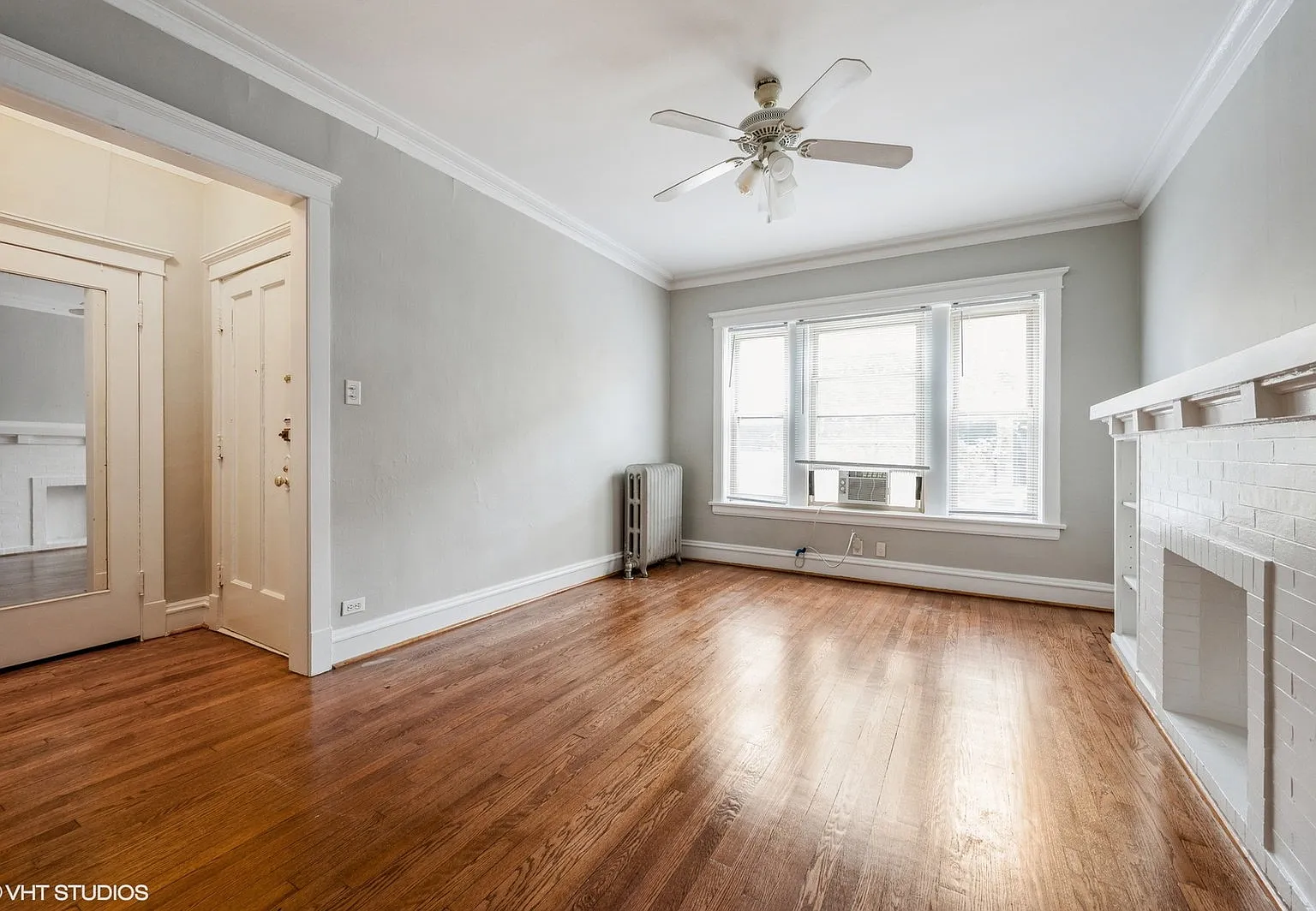 2 bed, 1.0 bath, $1,650 — Photo 2