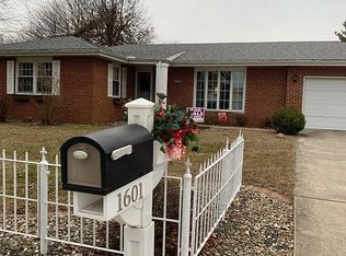 1601 Frostwood Ln, Mattoon, IL 61938