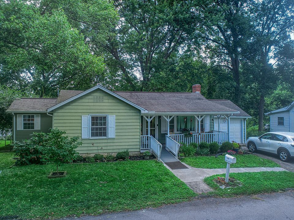 1st image of 207 Clay St