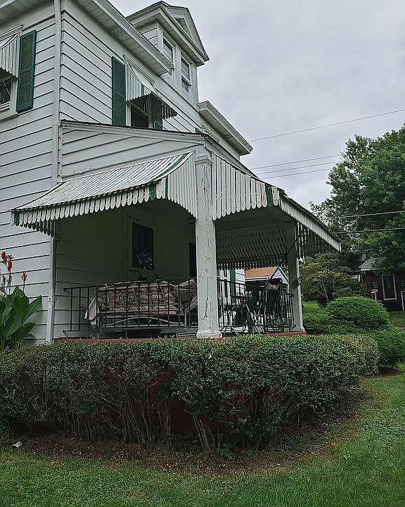Spacious porch