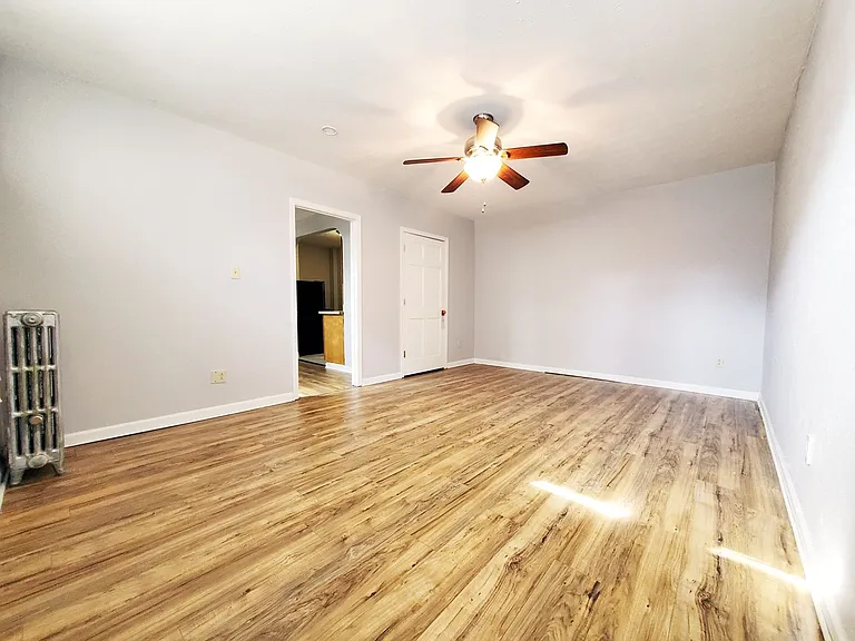 Lee-Yorkshire Apartments — Photo 14