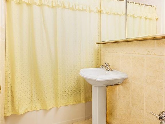 5th image of 1818 Newkirk Ave APT 2T