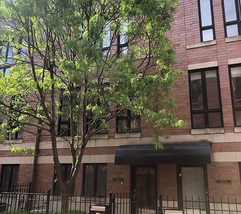 1st image of 3150 N Lakewood Ave Unit 6
