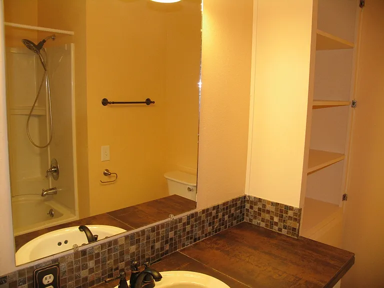 1154 NE Birchaire Ln — Photo 6