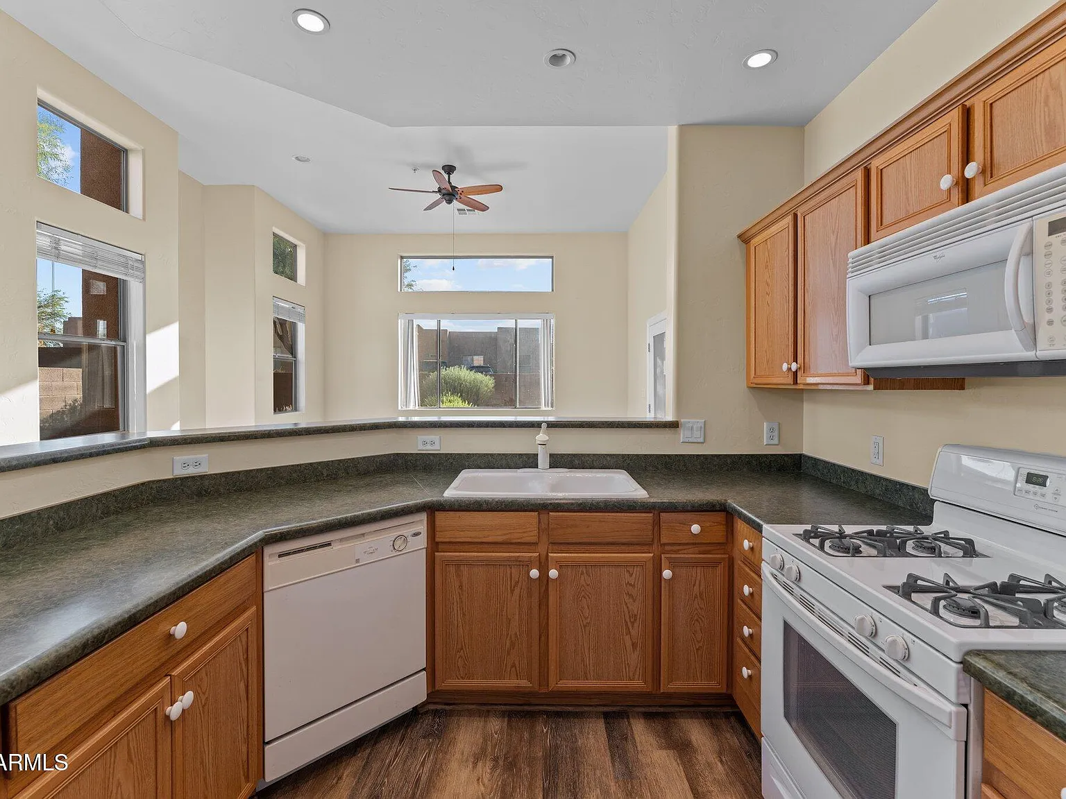 2 bed, 2.0 bath, 1224 sqft, $1,800 — Photo 2