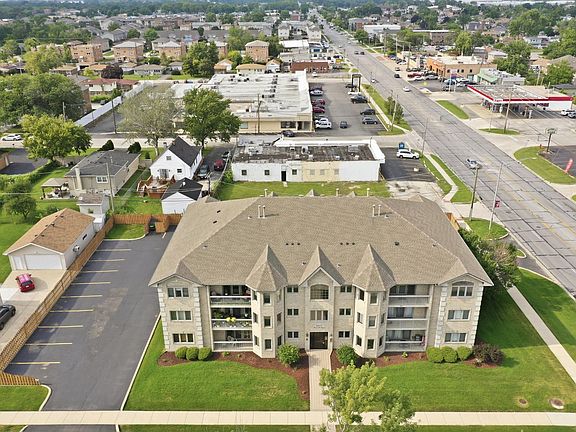 3rd image of 8000 W 84th Pl Unit 3SE