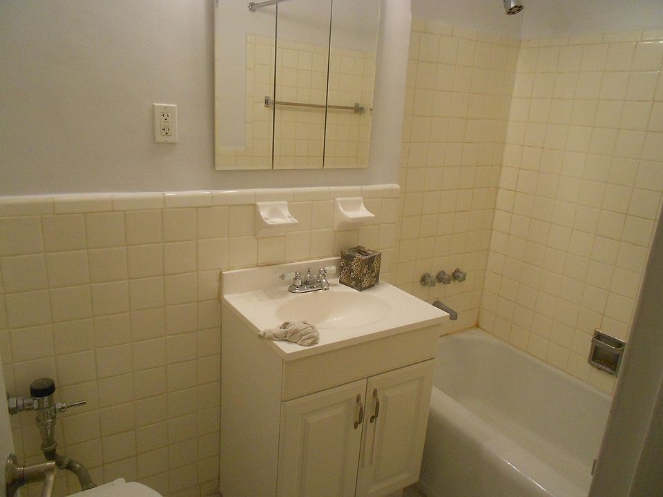 2nd image of 40 Shore Blvd APT 5E