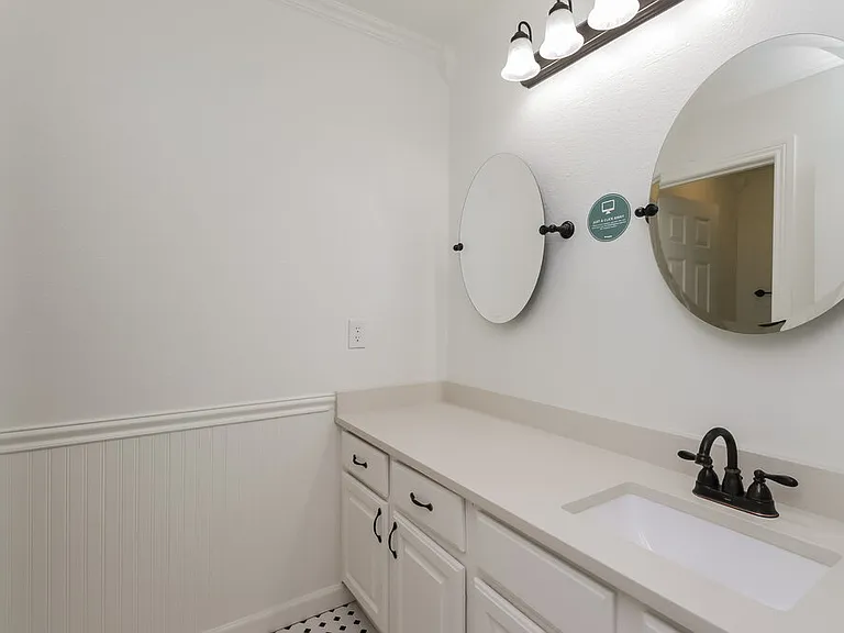 651 E Christopher St — Photo 15