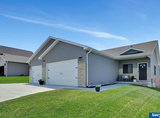 7833 Renatta Dr, Lincoln, NE 68516