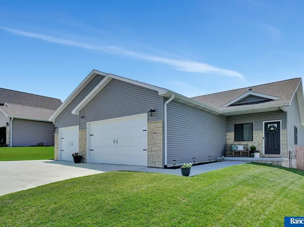 7833 Renatta Dr, Lincoln, NE 68516