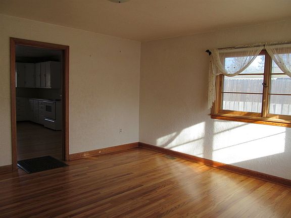 2nd image of 210 W Saratoga Ave