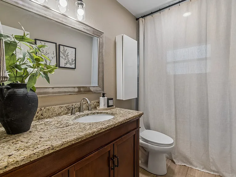 11307 N Boulevard St — Photo 16
