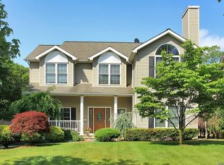 22 S Highwood Ave, Glen Rock, NJ 07452