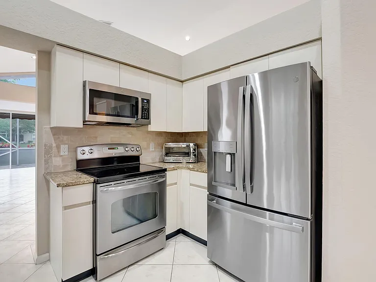 11081 Springbrook Cir — Photo 16
