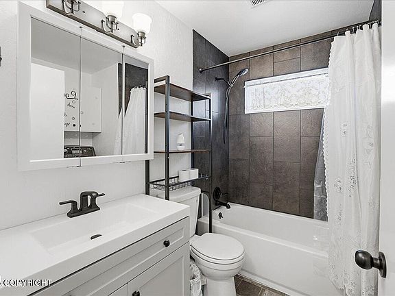 4th image of 304 Lupine St
