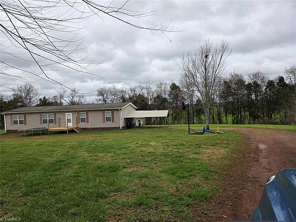 4th image of 2535 Parks Rd