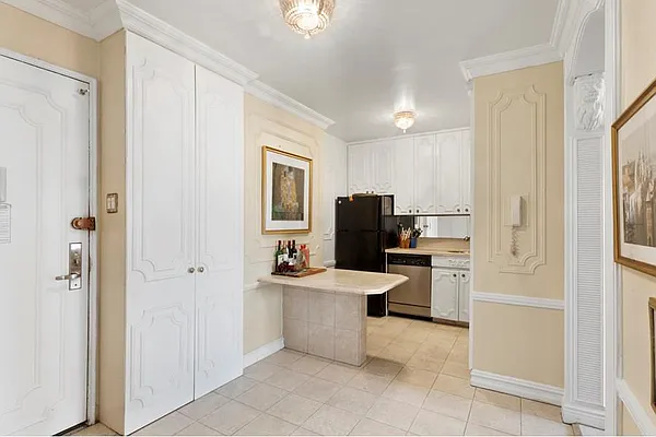Sold by GARG Real Estate | media 6