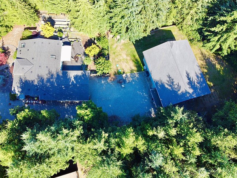 3rd image of 332 Rhododendron Drive