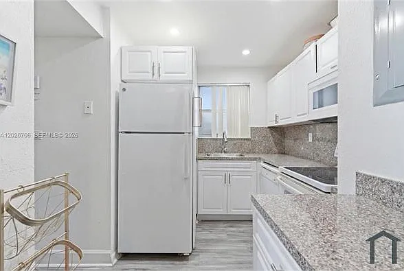 2 bed, 900 sqft, $2,450 — Photo 4
