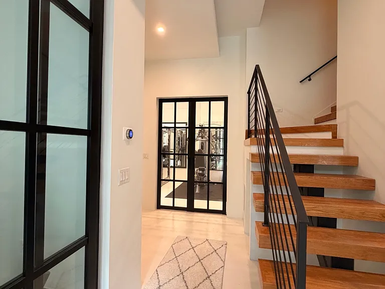 2110 E Roxboro Rd NE — Photo 36