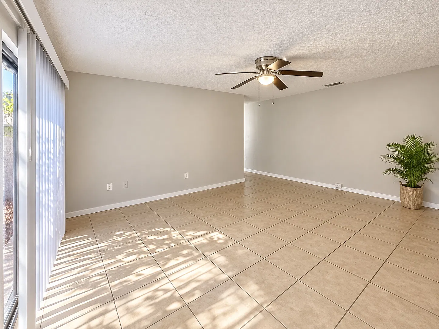 1136 Woodman Way — Photo 2