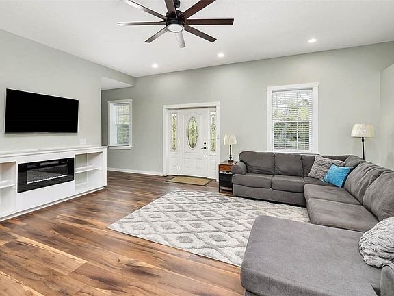5th image of 61 Bradley Ln