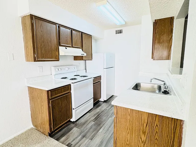 Pheasant Run Apartments — Photo 28