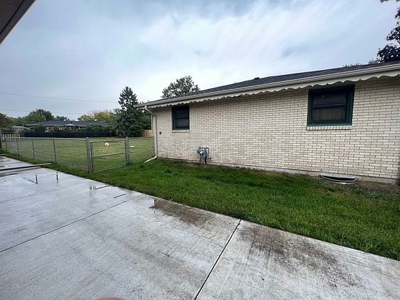3rd image of 10503 Crimson Dr