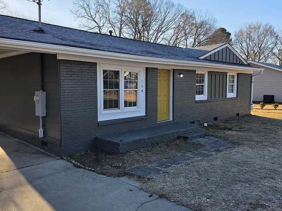 108 Woodgate Dr
