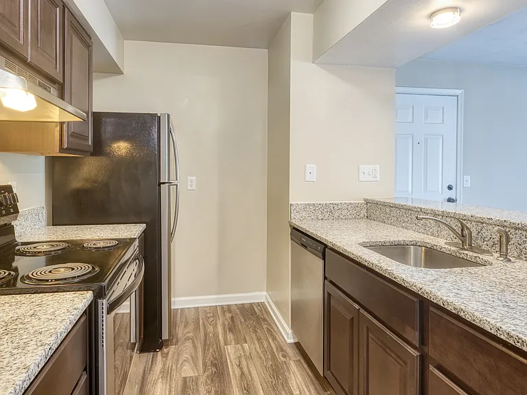 North Beach Apartments — Photo 24