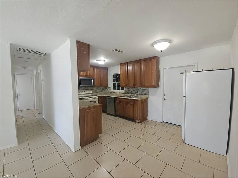 3378 Apache St — Photo 3