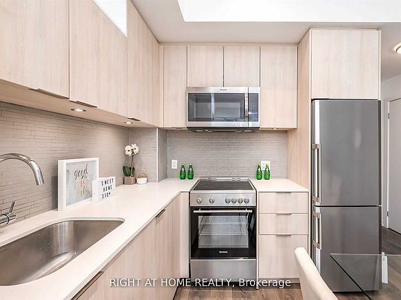 3rd image of 50 Forest Manor Rd