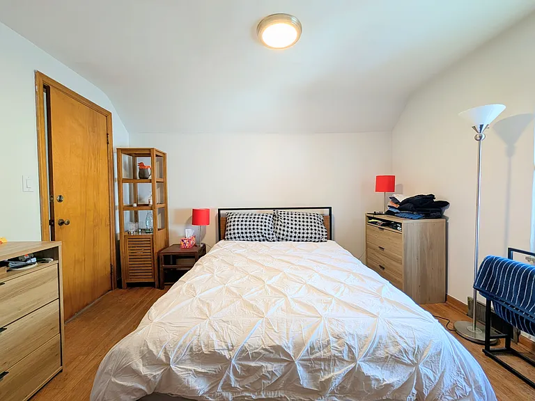2543 E Livingston Ave — Photo 16