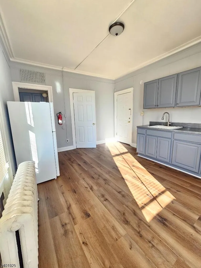 1 bed, 1.0 bath, $1,350 — Photo 2