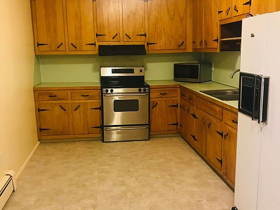 2nd image of 935 Aurora Dr APT 2