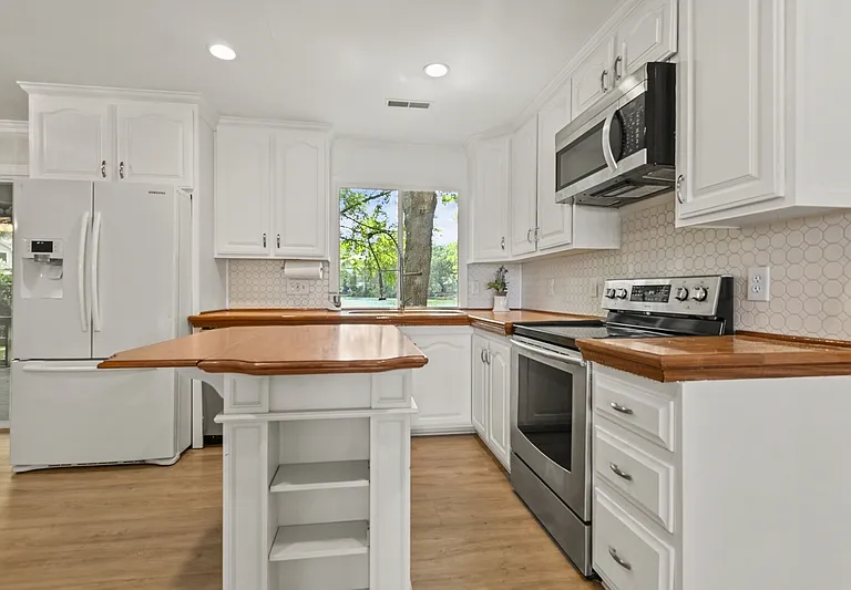 1382 Center Lake Dr — Photo 9