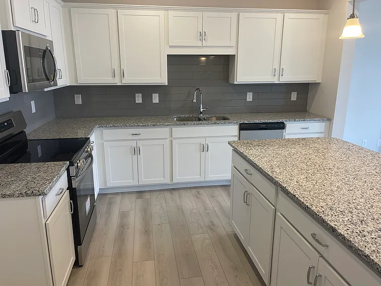322 Skye Ln — Photo 2