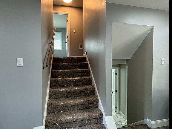 4th image of 360 Gehrig Cir