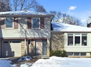 12 Courtham Ave, Markham, ON L3T 1G3